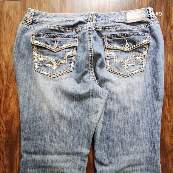 Maurices Bootcut Light Wash Denim Jeans Size 15/16 Distressed Stitching Womens C - Picture 6 of 10